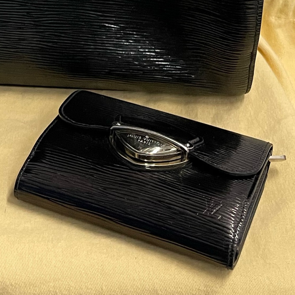 LOUIS VUITTON
Epi Leather Eugenie Wallet